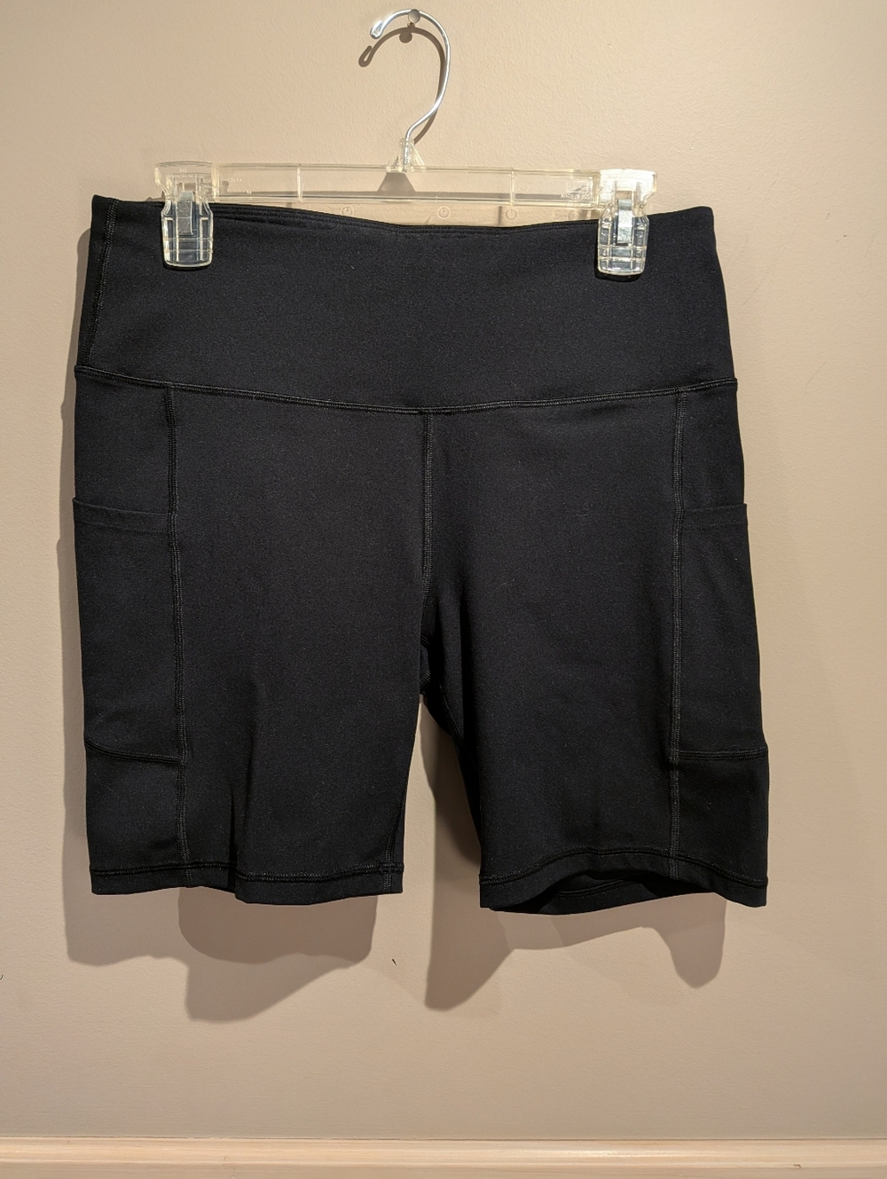 Iuga, Biker Shorts With Tummy Control & Pockets, 6" Inseam, Black, Size L